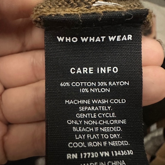 Who What Wear sweater size medium cozy. - Picture 4 of 4